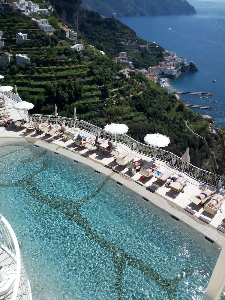Grand Excelsior Hotel