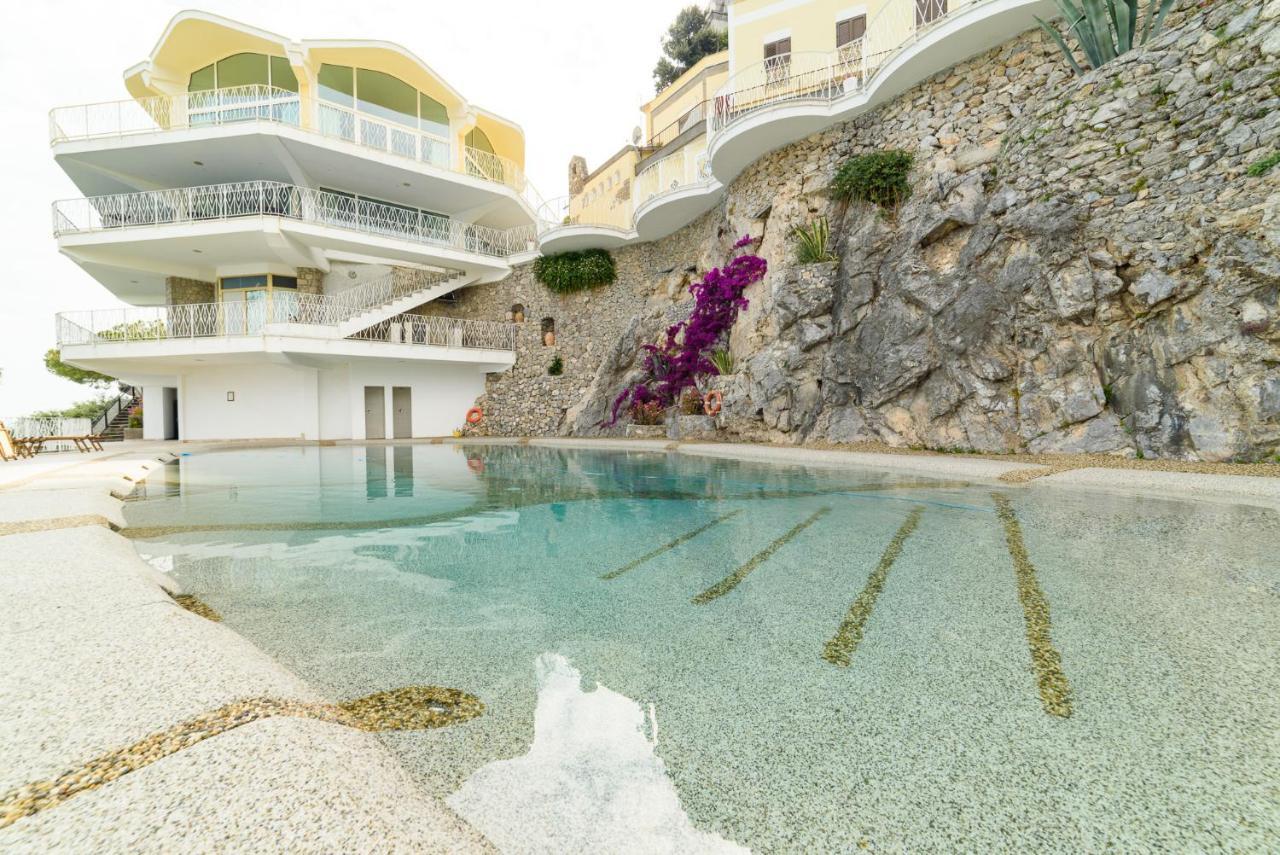Grand Excelsior Hotel